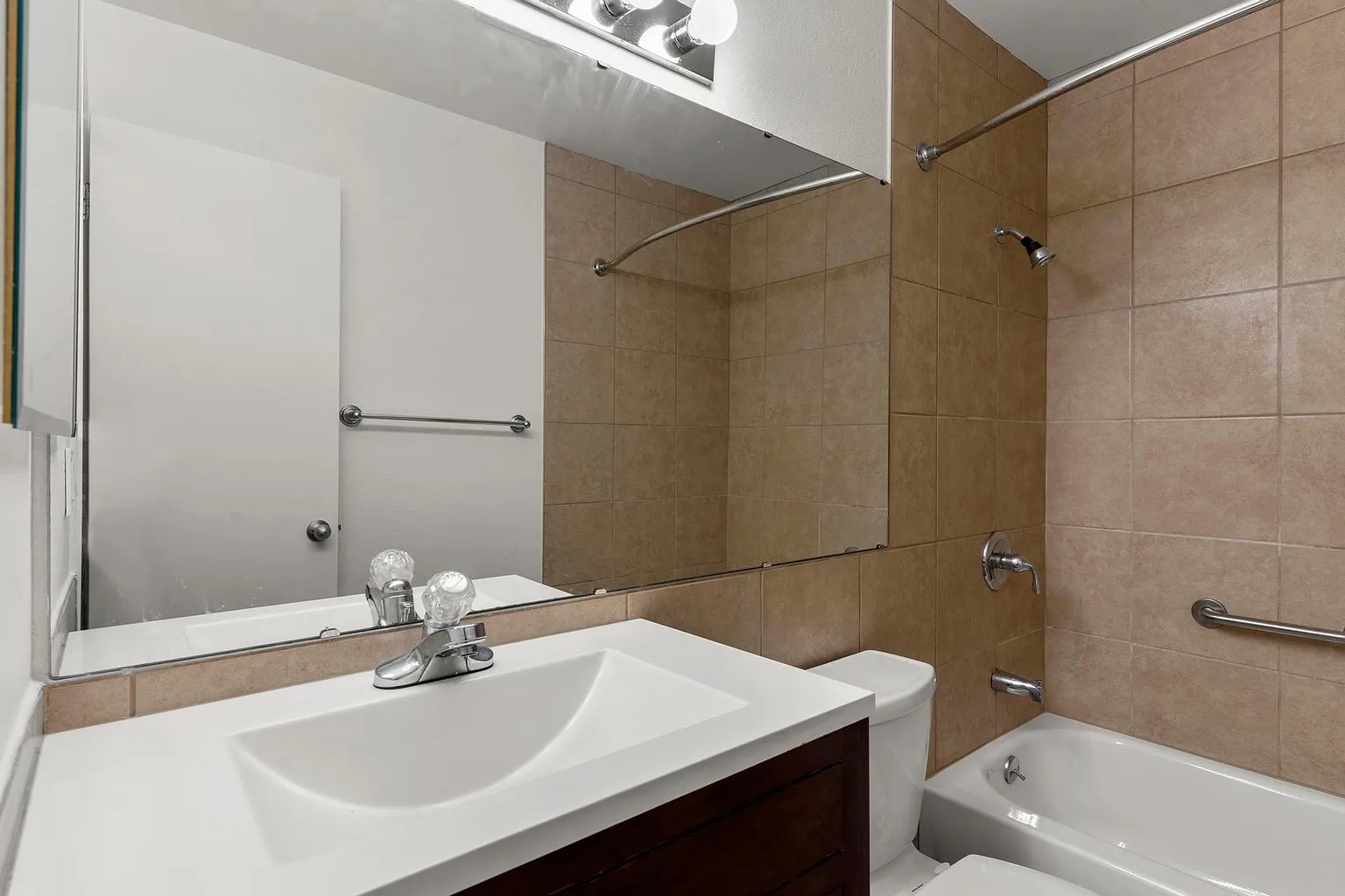 1631 lorraine – bathroom